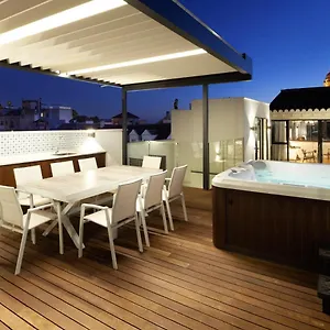 https://inmalaga-penthouse-plaza-de-la-merced.hotelsinnerja.org
